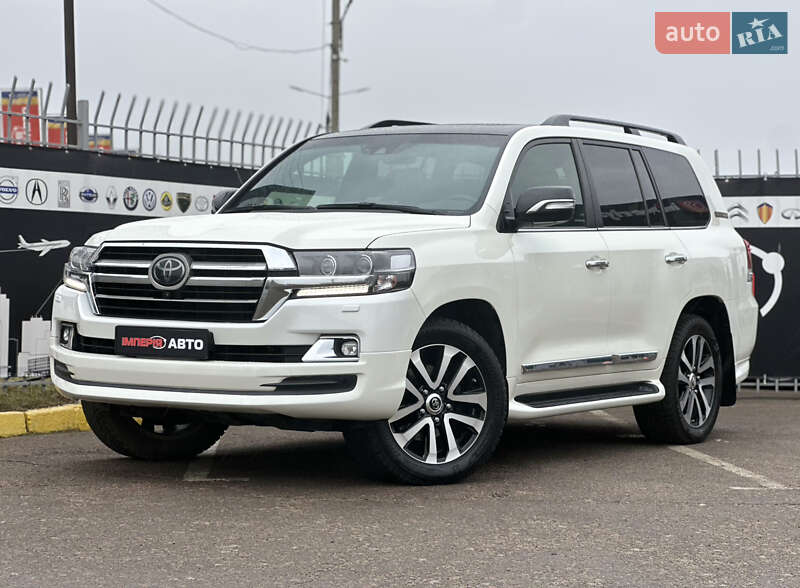2018 toyota land cruiser 200