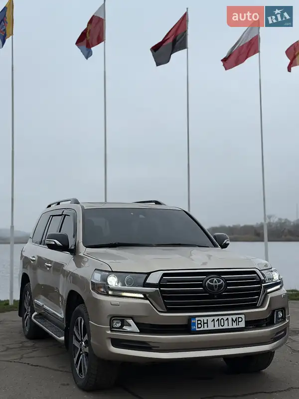2018 toyota land cruiser 200