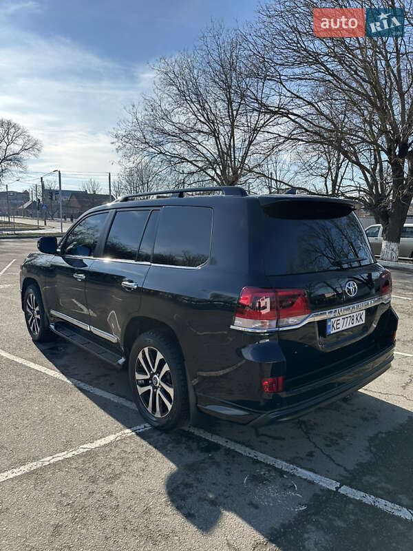 2018 toyota land cruiser 200