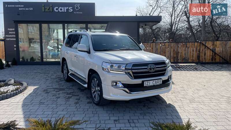 2019 toyota land cruiser 200