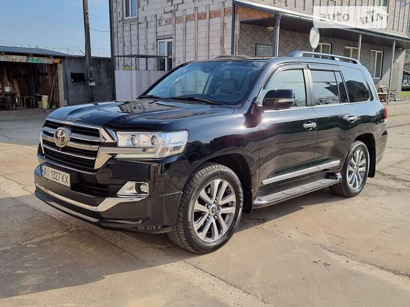 2019 toyota land cruiser 200