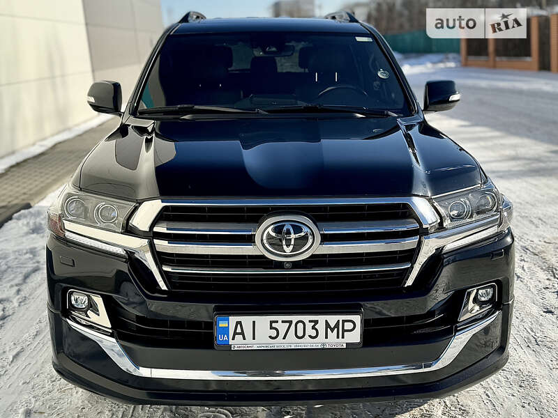 2019 toyota land cruiser 200