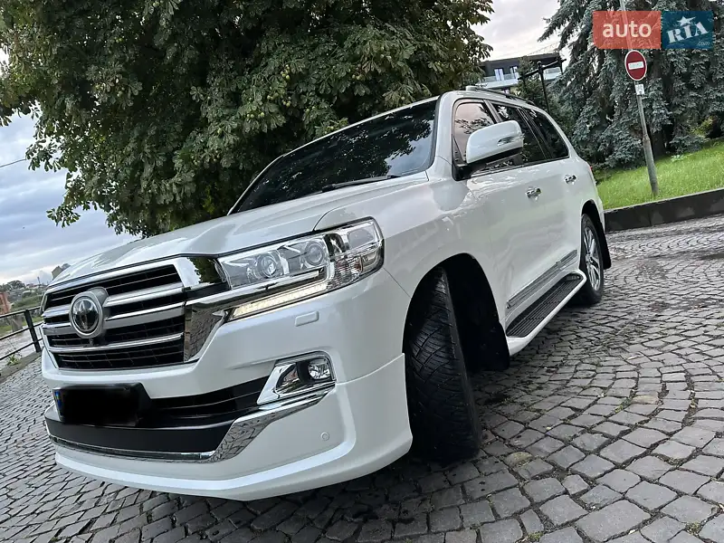 2019 toyota land cruiser 200