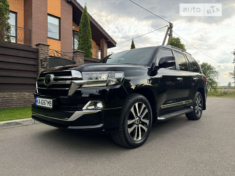 2019 toyota land cruiser 200