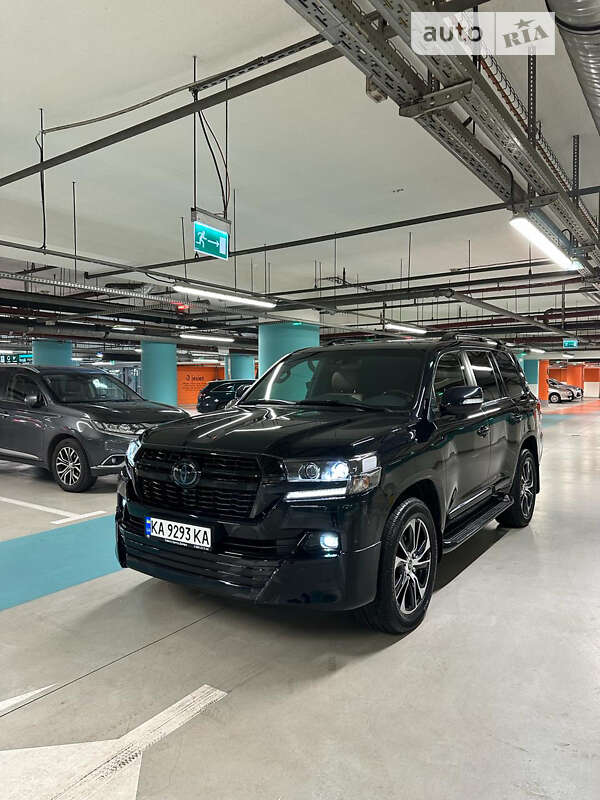 2020 toyota land cruiser 200