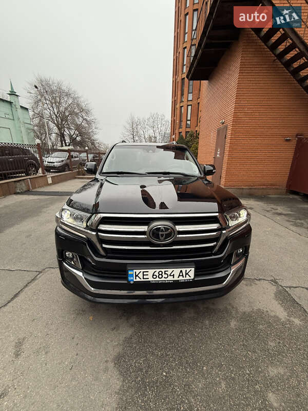 2020 toyota land cruiser 200