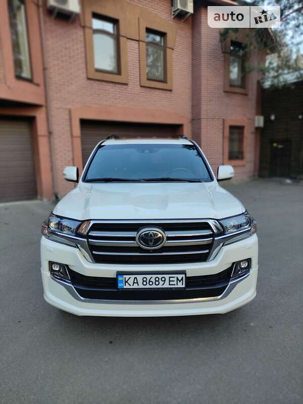 2020 toyota land cruiser 200