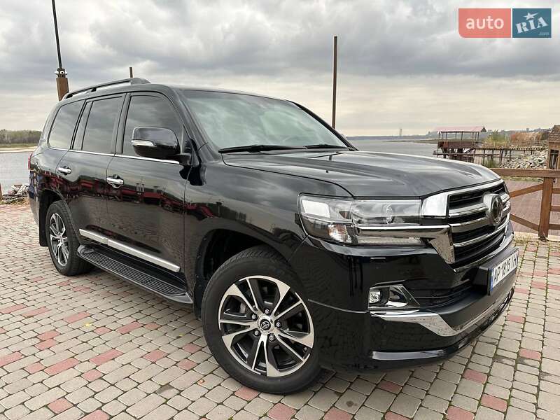 2020 toyota land cruiser 200