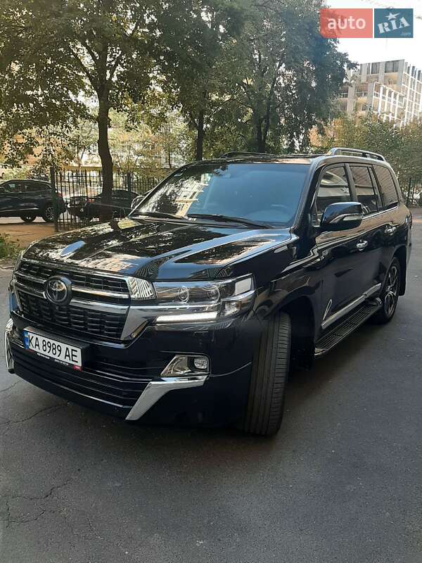 2020 toyota land cruiser 200