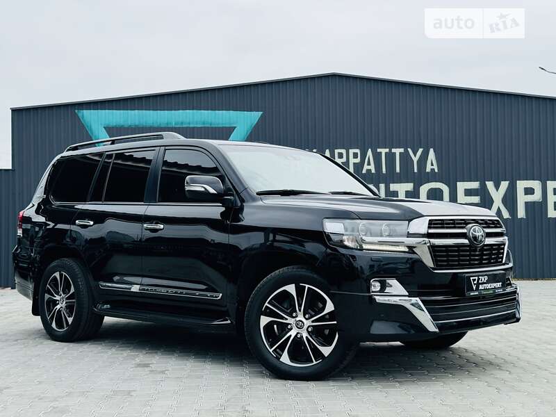 2020 toyota land cruiser 200