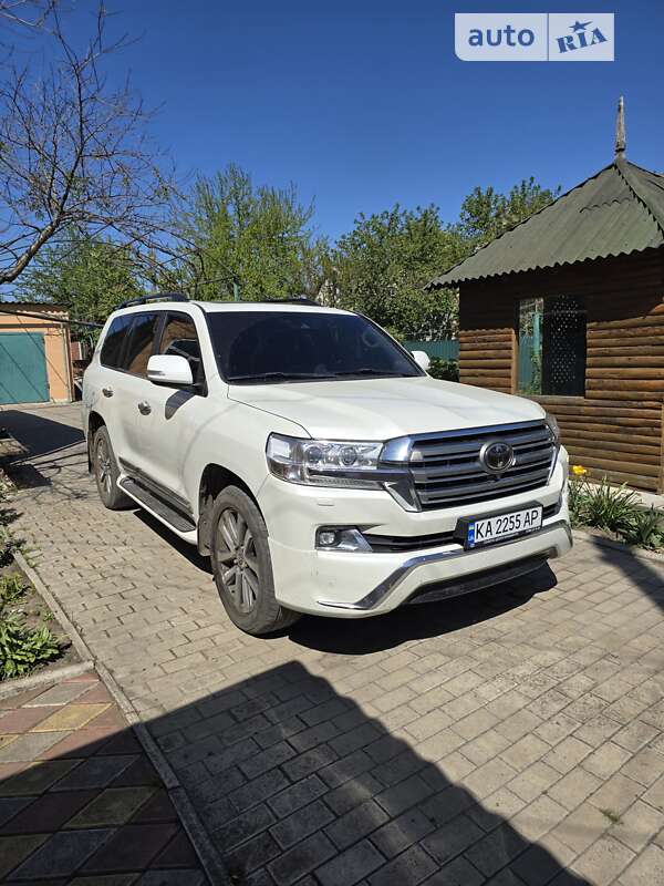 2016 toyota land cruiser 200