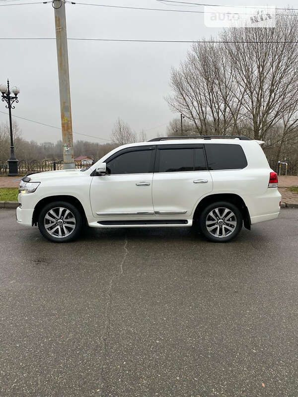 2016 toyota land cruiser 200
