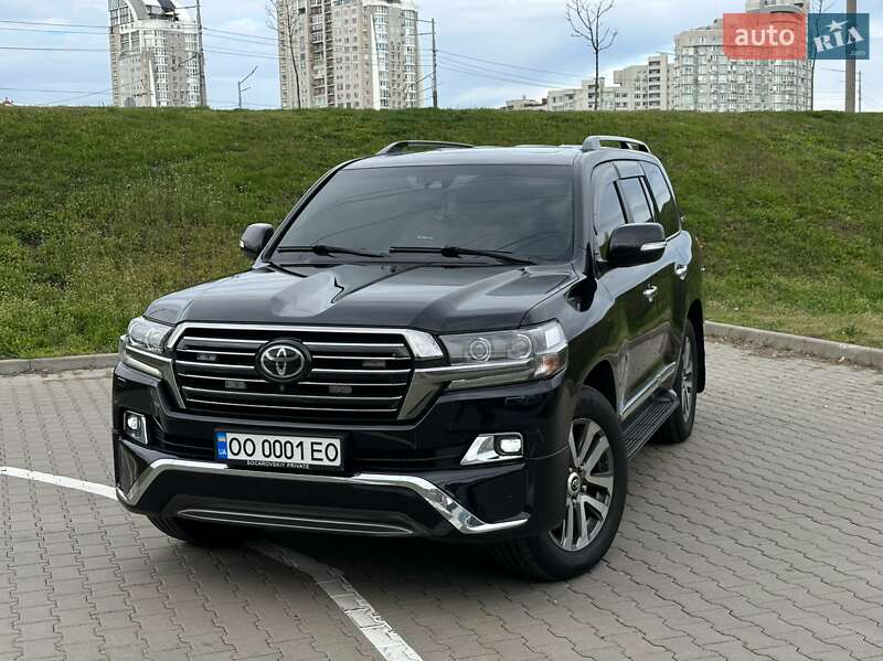 2017 toyota land cruiser 200