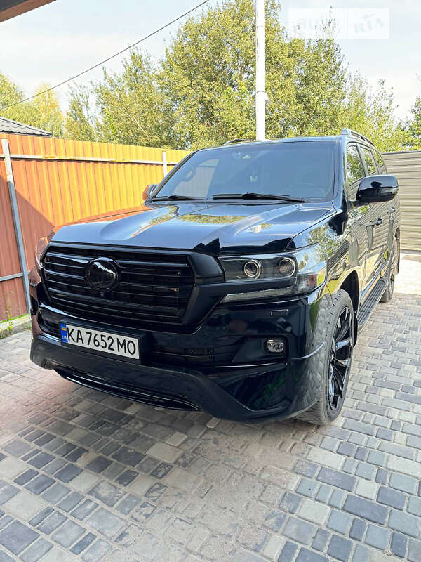 2017 toyota land cruiser 200
