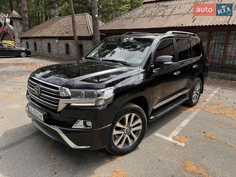 2017 toyota land cruiser 200