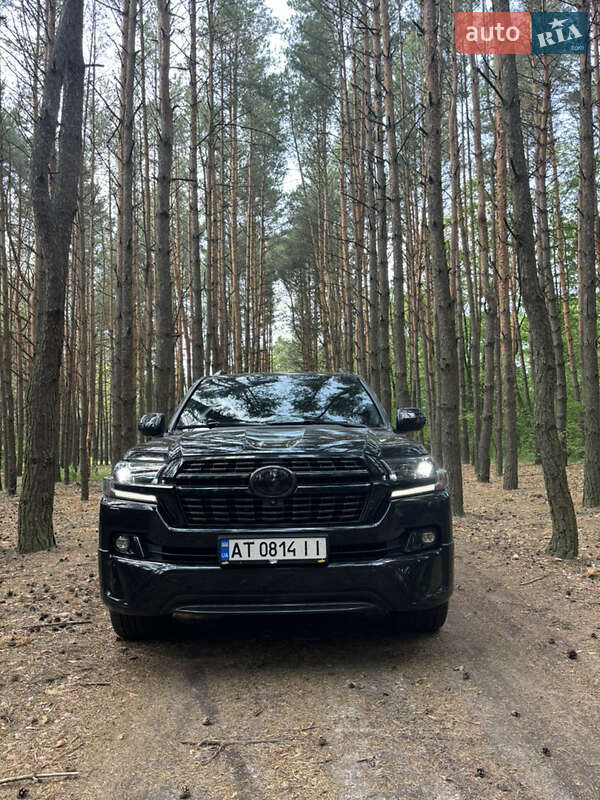 2018 toyota land cruiser 200