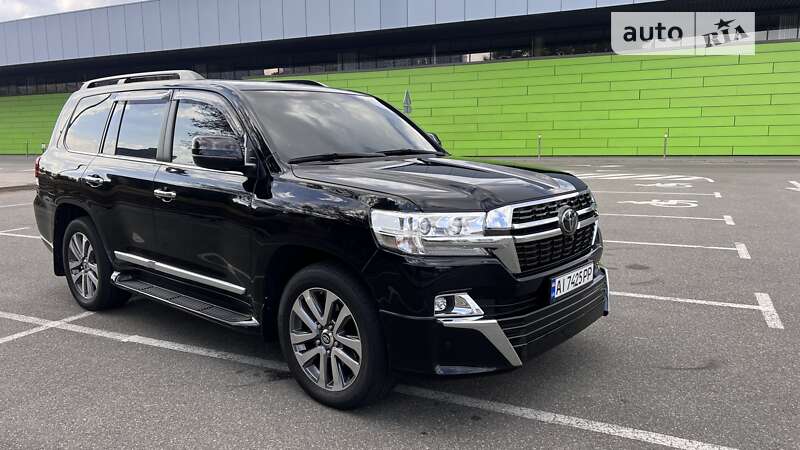 2018 toyota land cruiser 200
