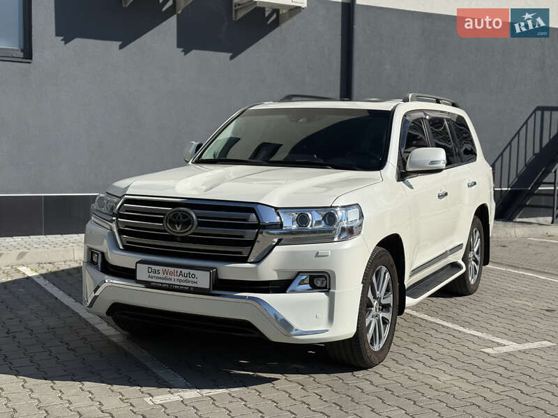 2018 toyota land-cruiser-200