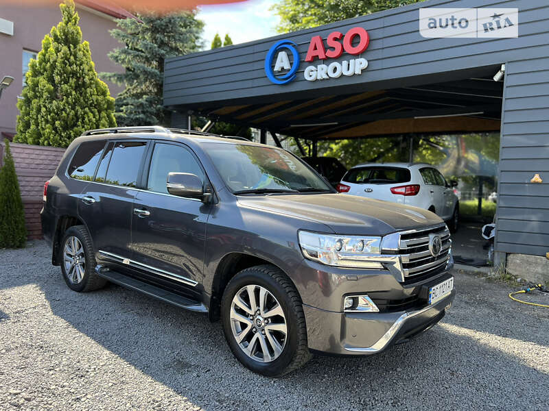 2018 toyota land cruiser 200
