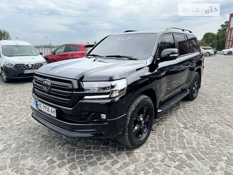 2018 toyota land cruiser 200