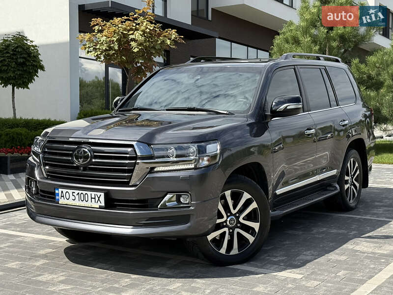 2018 toyota land cruiser 200