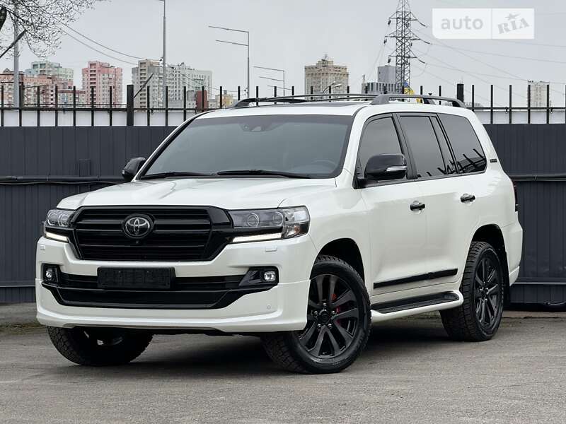 2018 toyota land cruiser 200