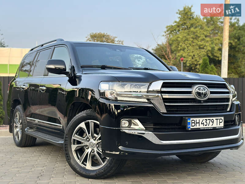 2019 toyota land cruiser 200