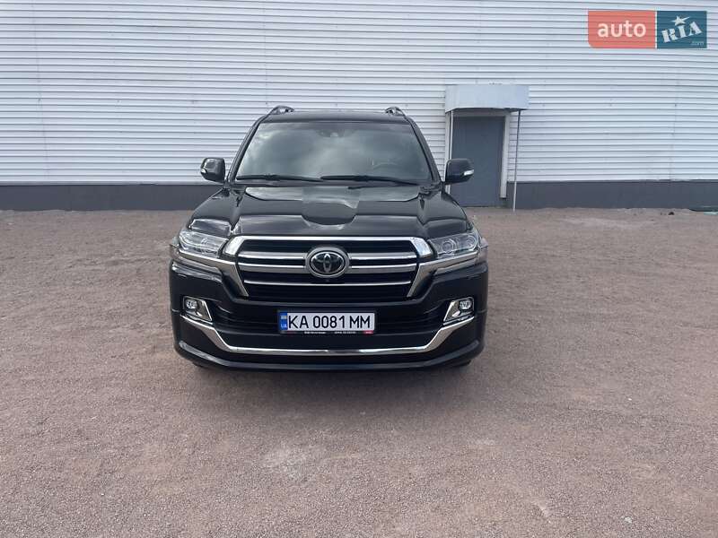 2019 toyota land cruiser 200