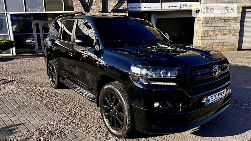 2019 toyota land cruiser 200