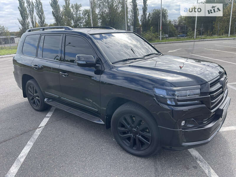 2019 toyota land cruiser 200