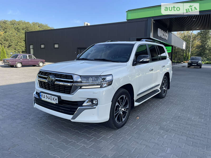 2020 toyota land cruiser 200