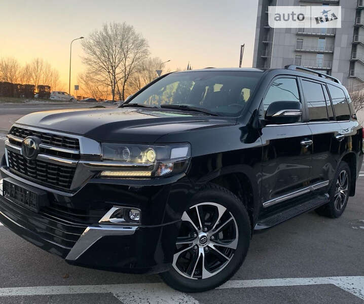 2020 toyota land cruiser 200
