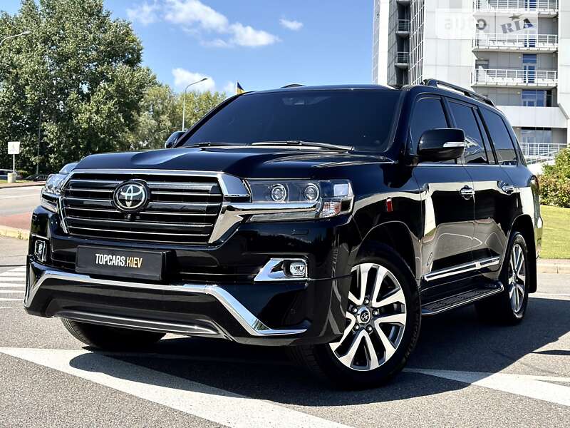 2017 toyota land cruiser 200