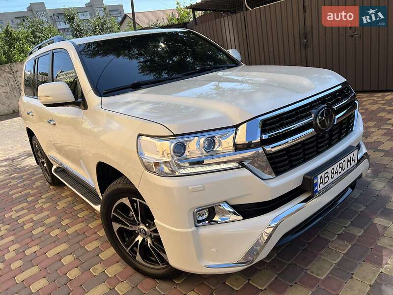 2018 toyota land cruiser 200