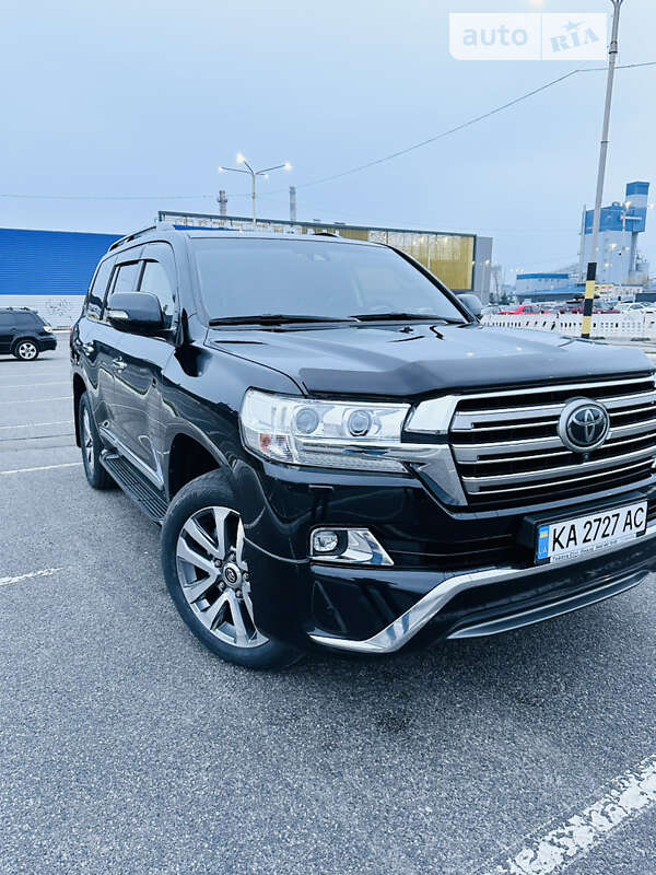 2018 toyota land cruiser 200