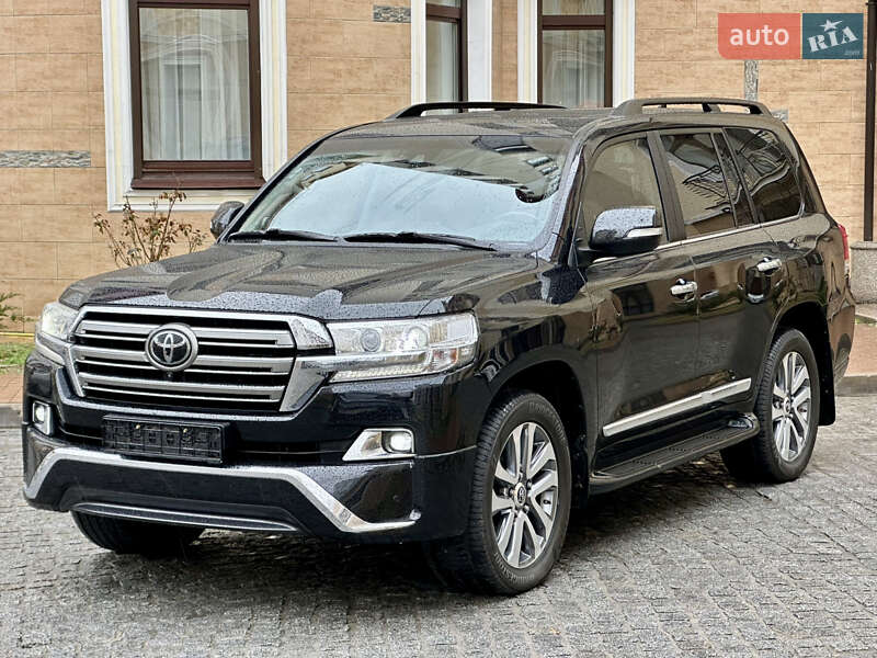 2018 toyota land cruiser 200