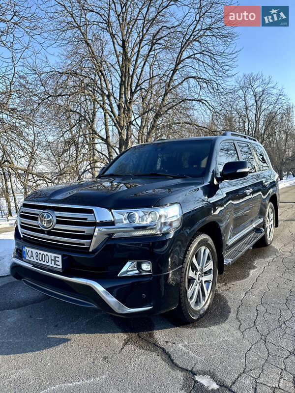 2018 toyota land cruiser 200