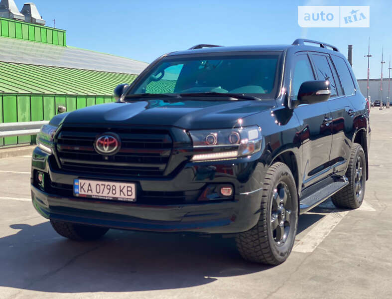 2018 toyota land cruiser 200