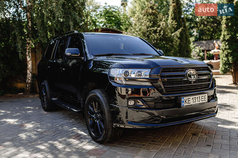 2019 toyota land cruiser 200