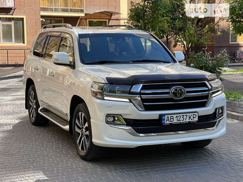 2019 toyota land-cruiser-200