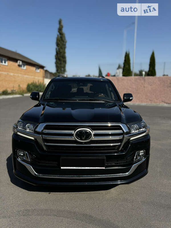 2019 toyota land cruiser 200