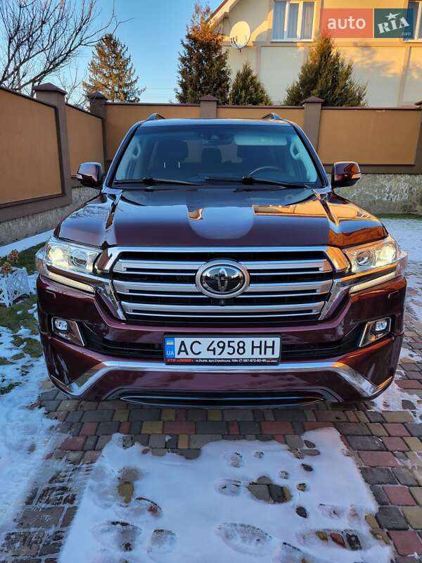 2015 toyota land cruiser 200