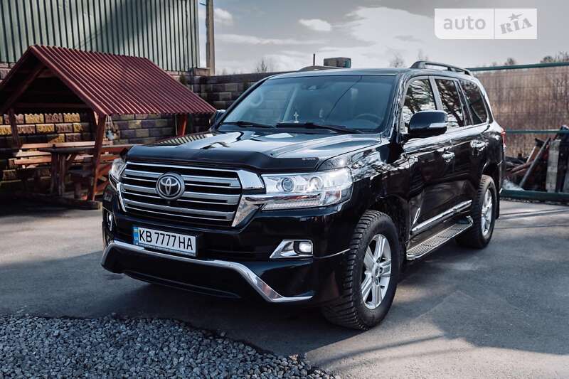 2016 toyota land cruiser 200