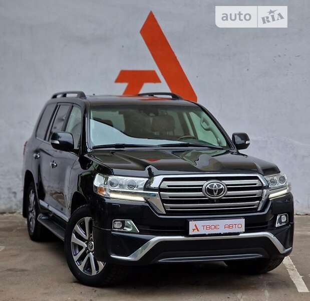 2016 toyota land cruiser 200