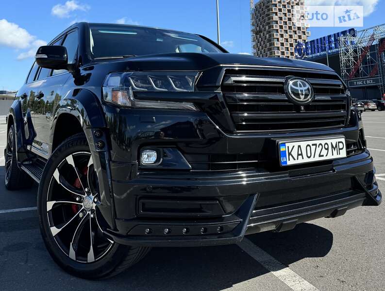 2017 toyota land cruiser 200
