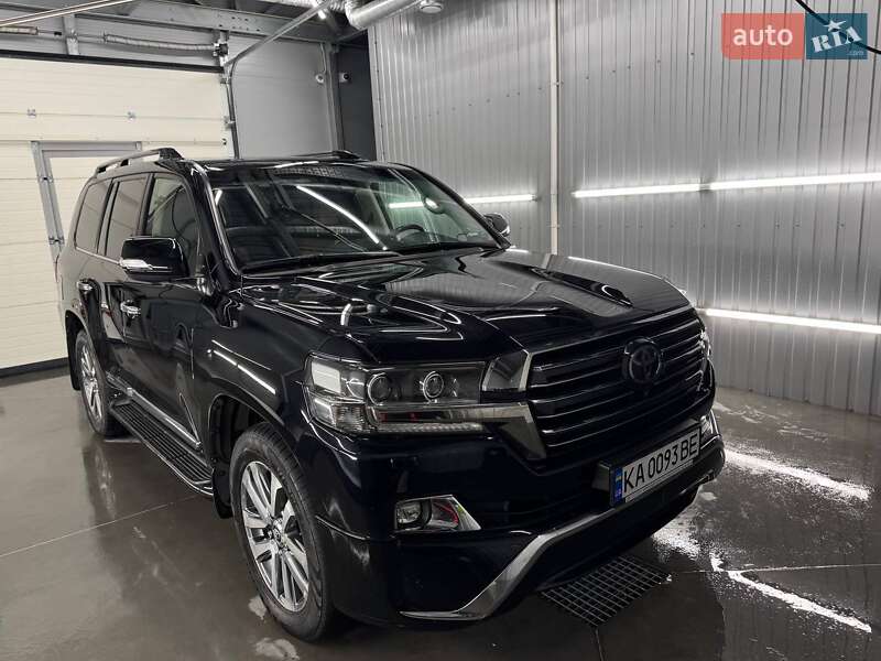 2017 toyota land cruiser 200