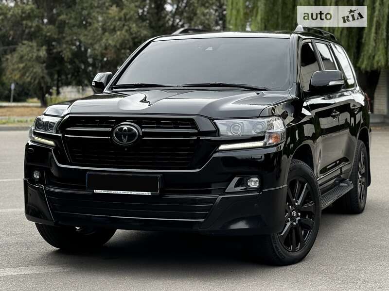 2018 toyota land cruiser 200