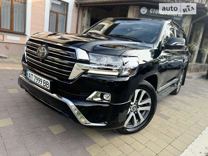 2018 toyota land cruiser 200