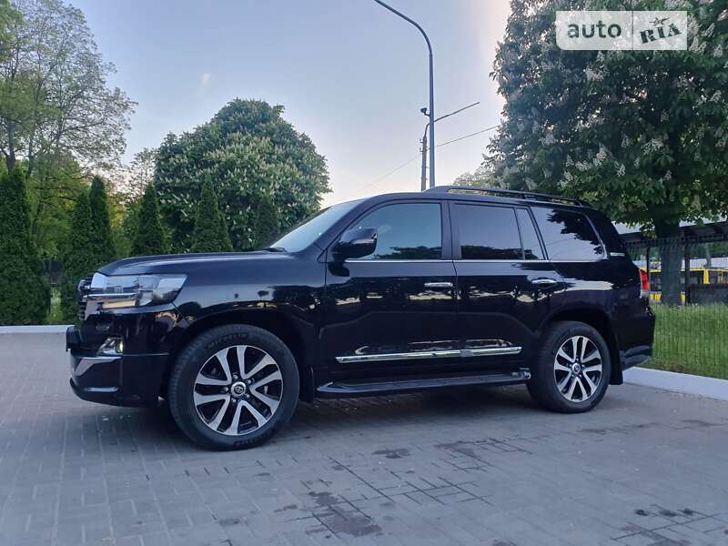 2019 toyota land cruiser 200