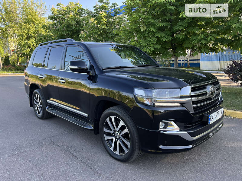 2019 toyota land cruiser 200